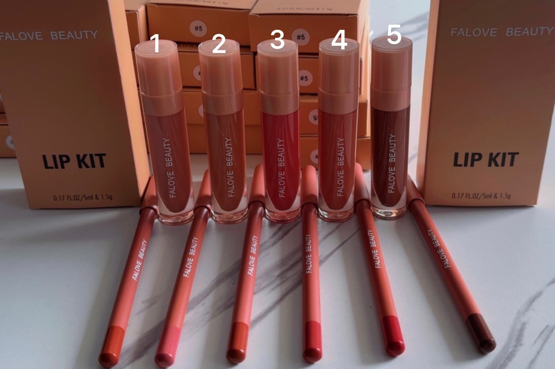 Nude Addict – La Collection Gloss by FALOVE

Des teintes naturelles, une brillance irrésistible, un contour parfait.
5 couleurs nude pensées pour toutes les carnations, pour sublimer tes lèvres au quotidien.

✨ Gloss + Crayon pour des lèvres définies, dou